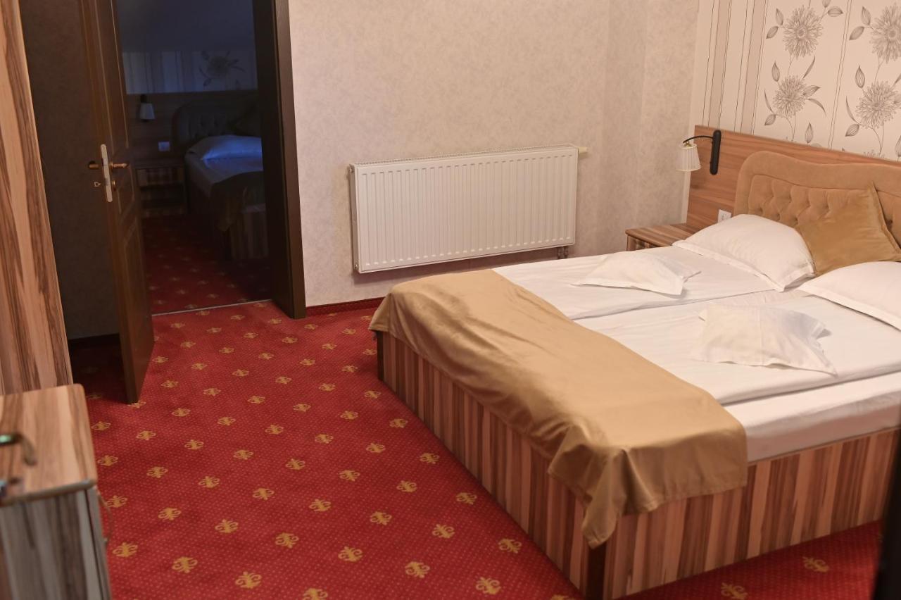 Pensiunea Ayana Petroşani Buitenkant foto
